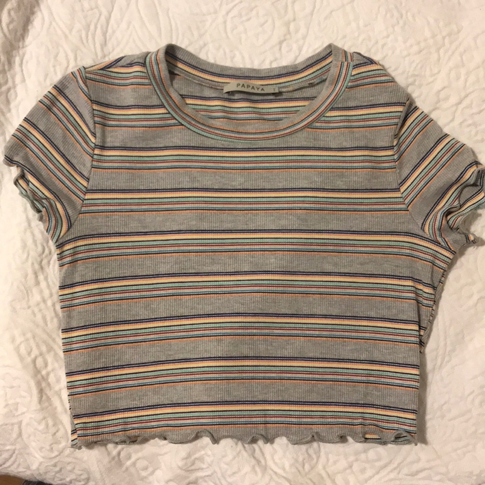 Cute crop top! Fits perfectly with high rise jeans - Picture 1 of 1